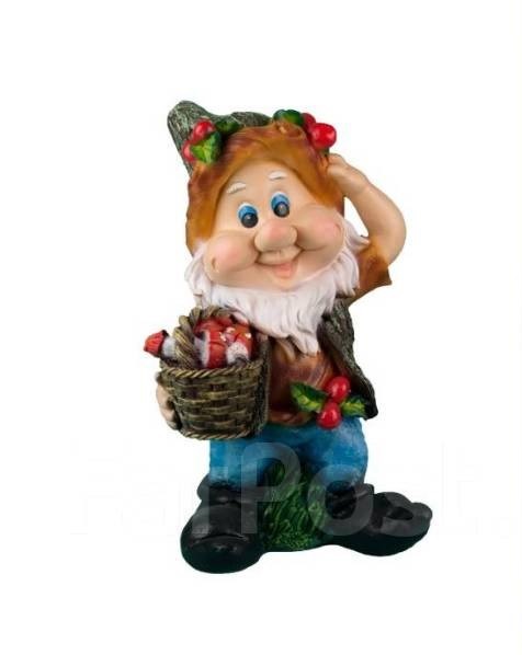 Гном с ягодами на шапке и корзинкой 29*47см 9404-1 Мт