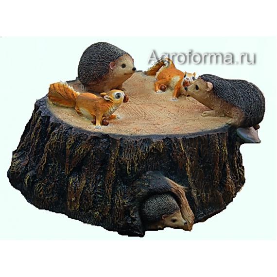 Крышка на люк Пень средний с ежами и белками 60*35см АФ0224 АФ